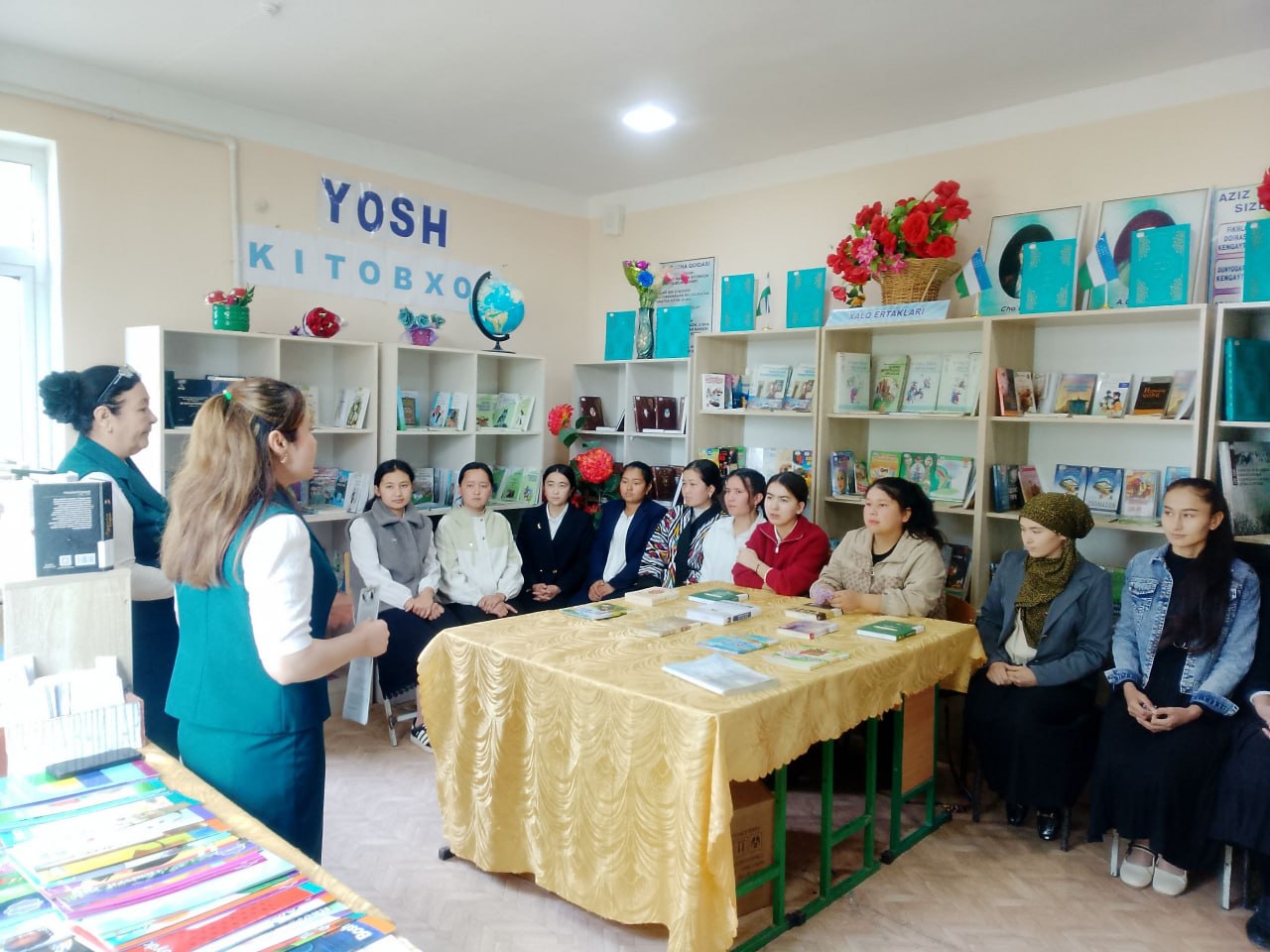 "Kitobxon onalar kuni" mavzusida davra suhbati